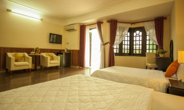 PALM BEACH HOTEL 
